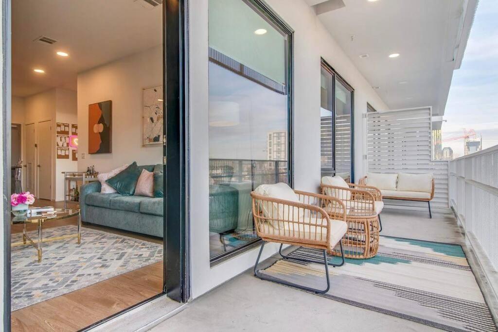 Stylish Downtown Condo W/ Pool & Parking ナッシュビル エクステリア 写真