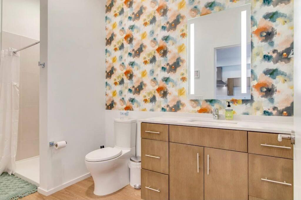 Stylish Downtown Condo W/ Pool & Parking ナッシュビル エクステリア 写真