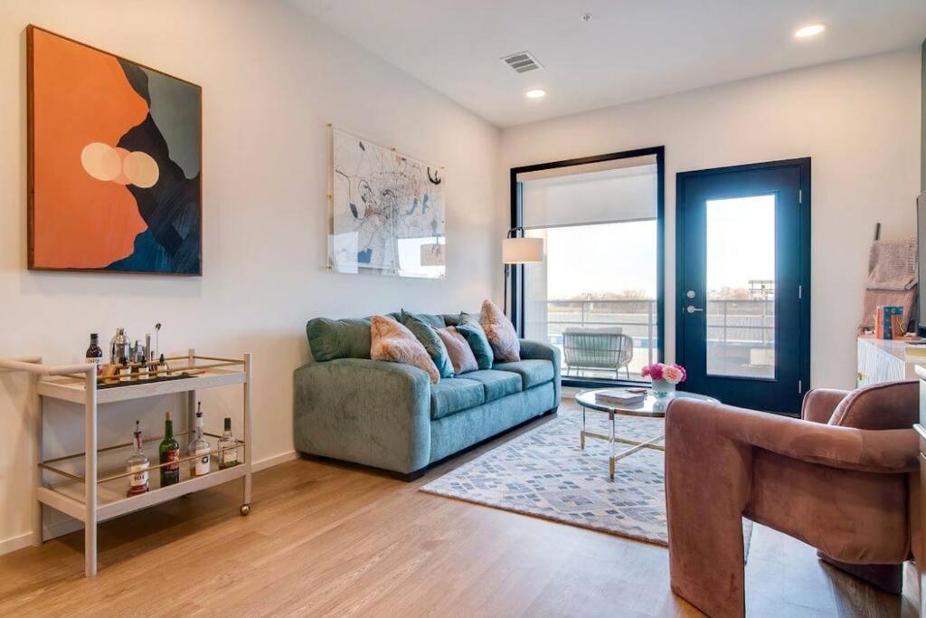 Stylish Downtown Condo W/ Pool & Parking ナッシュビル エクステリア 写真