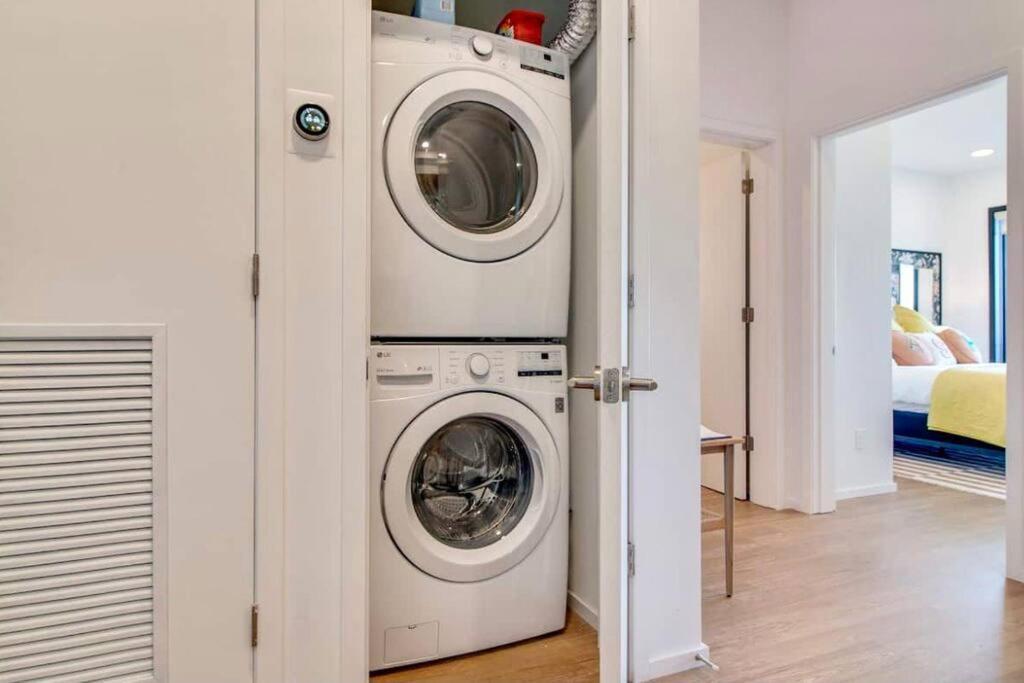 Stylish Downtown Condo W/ Pool & Parking ナッシュビル エクステリア 写真