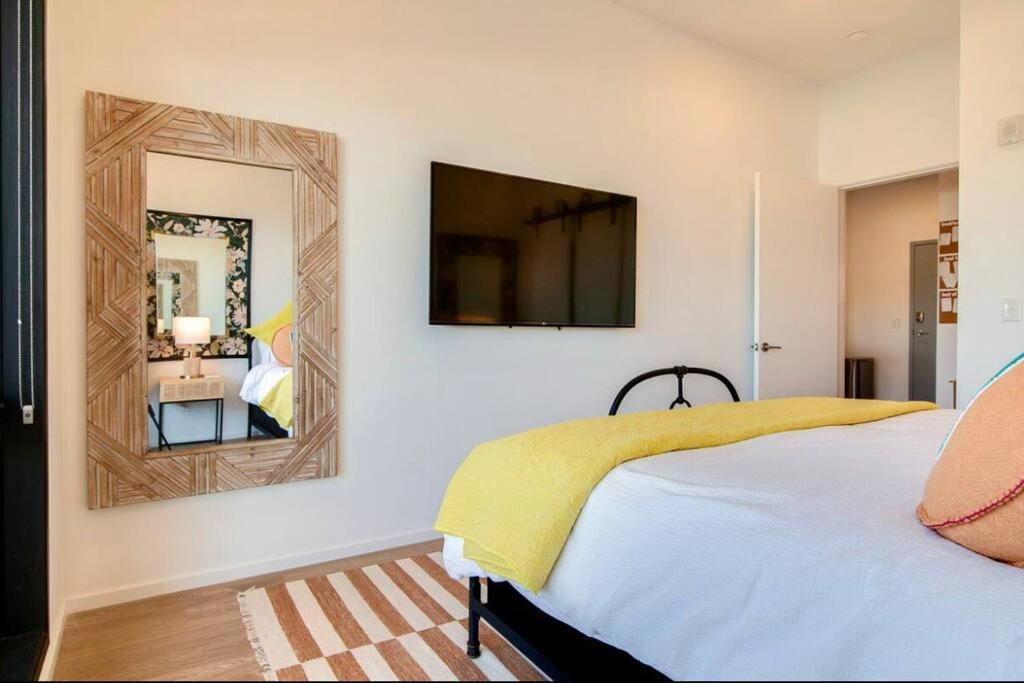 Stylish Downtown Condo W/ Pool & Parking ナッシュビル エクステリア 写真